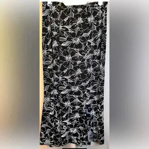 Briggs NY Vtg Maxi Skirt Size Medium Black White Floral Super Cute!